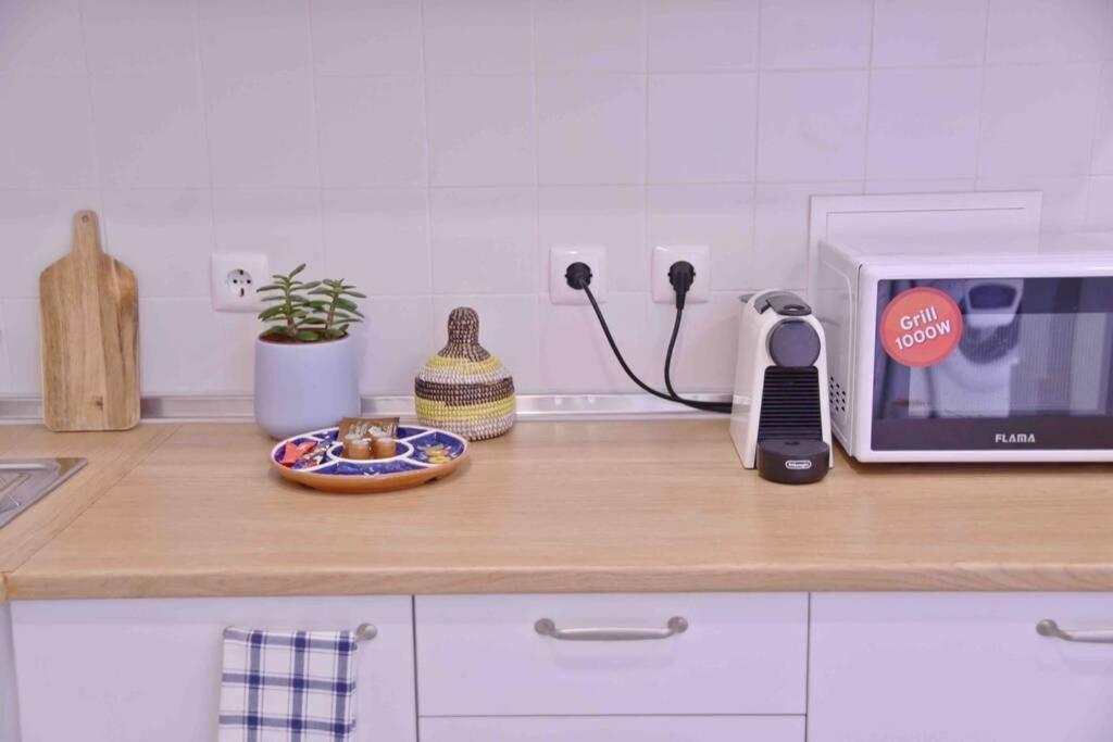 Two Bedroom Cozy Flat By River In Quiet Art Zone Appartement